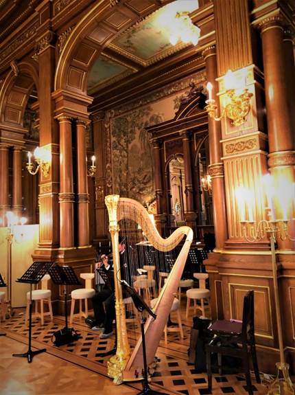 ����, �֎q, �e�[�u��, ���� ���܂܂�Ă���摜

AI �����R���e���c�͌����܂މ\��������܂��B