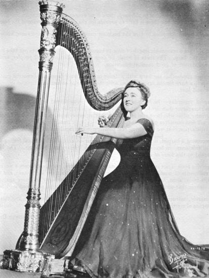 ボートに乗っている女性の白黒写真
AI 生成コンテンツは誤りを含む可能性があります。